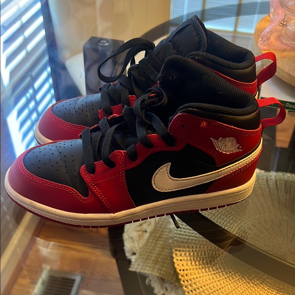 Nike Kids Black and Red Sneakers